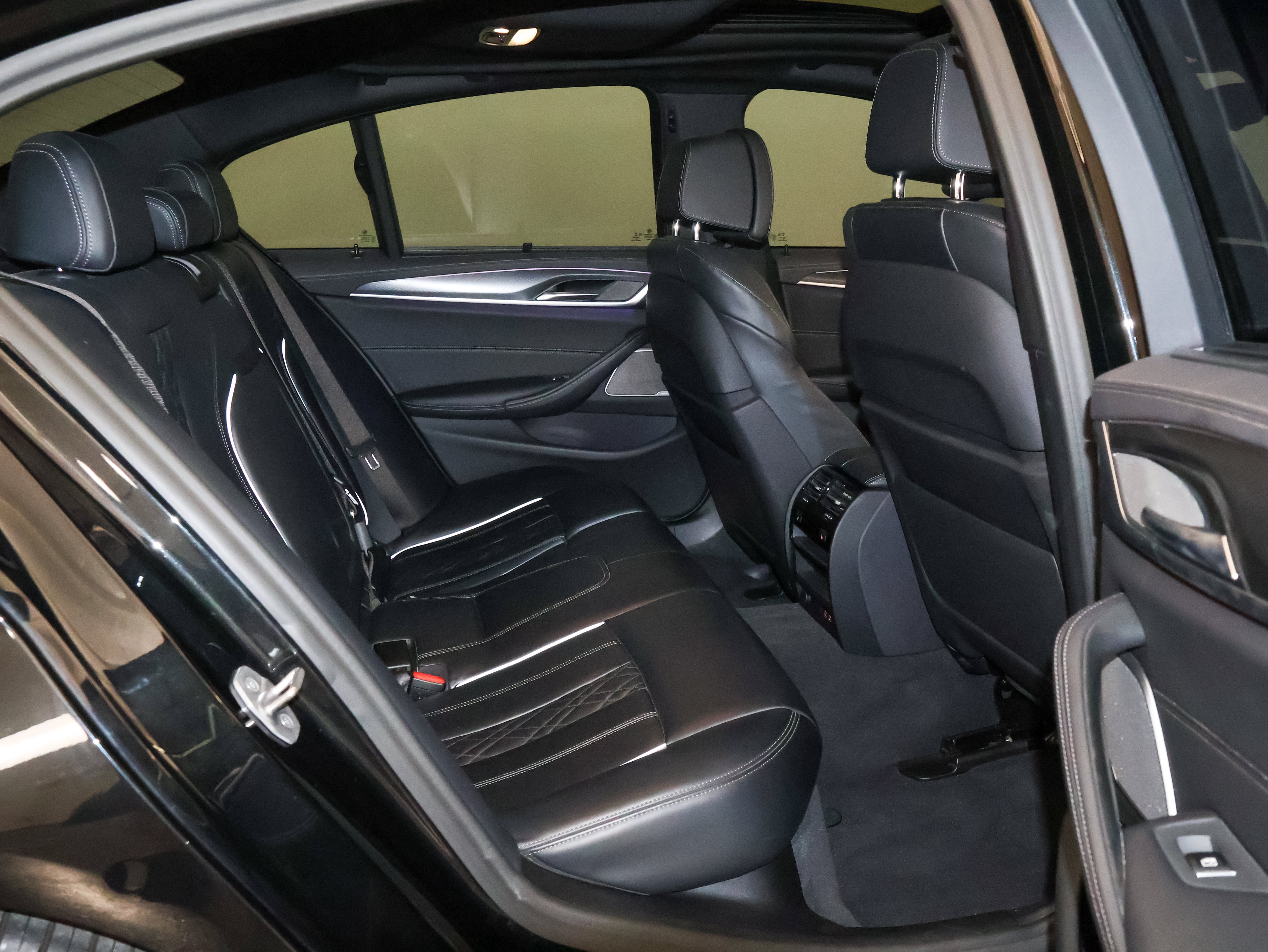 2021 BMW 5 Series M550i xDrive