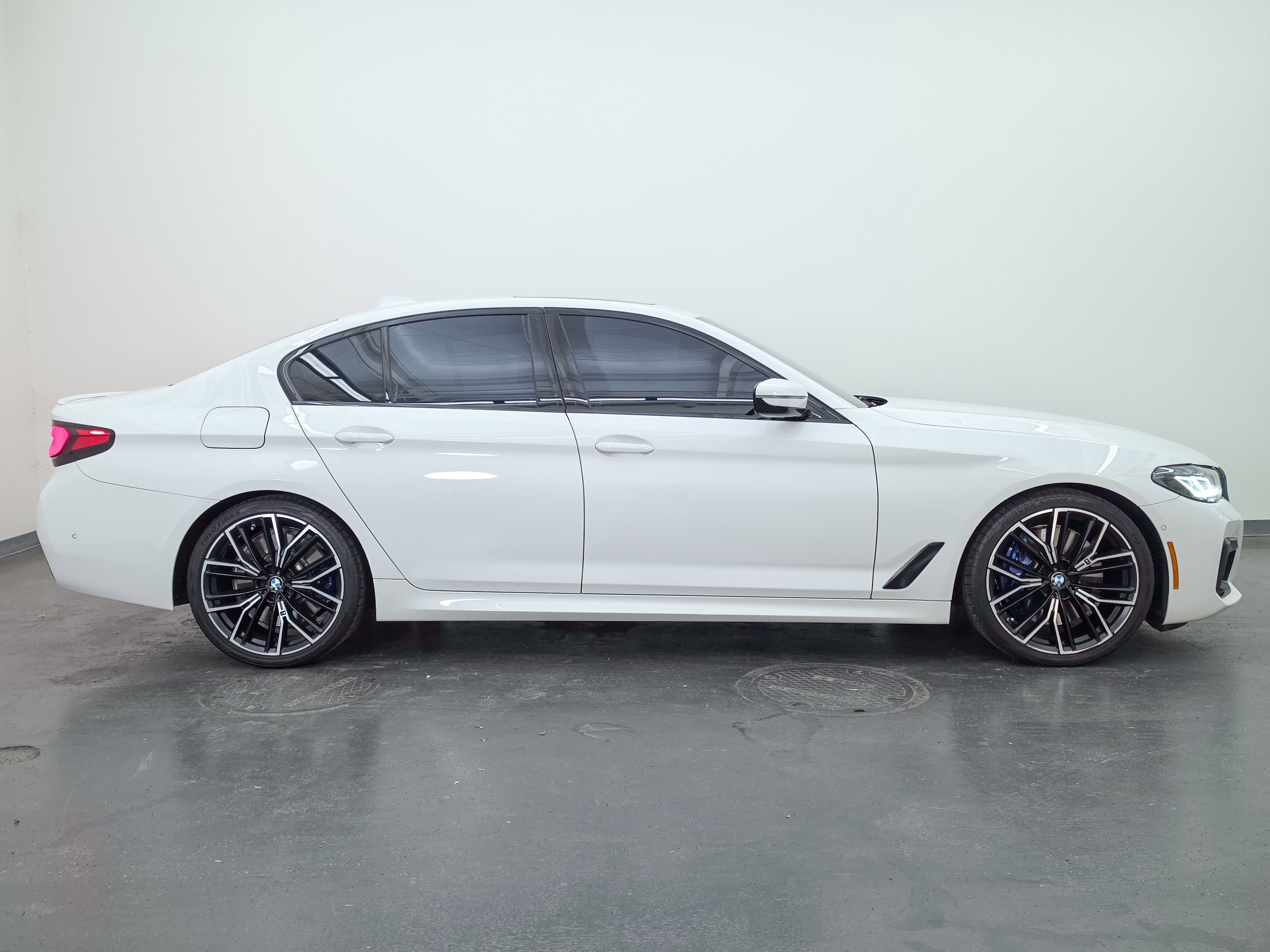 2022 BMW 5 Series M550i xDrive
