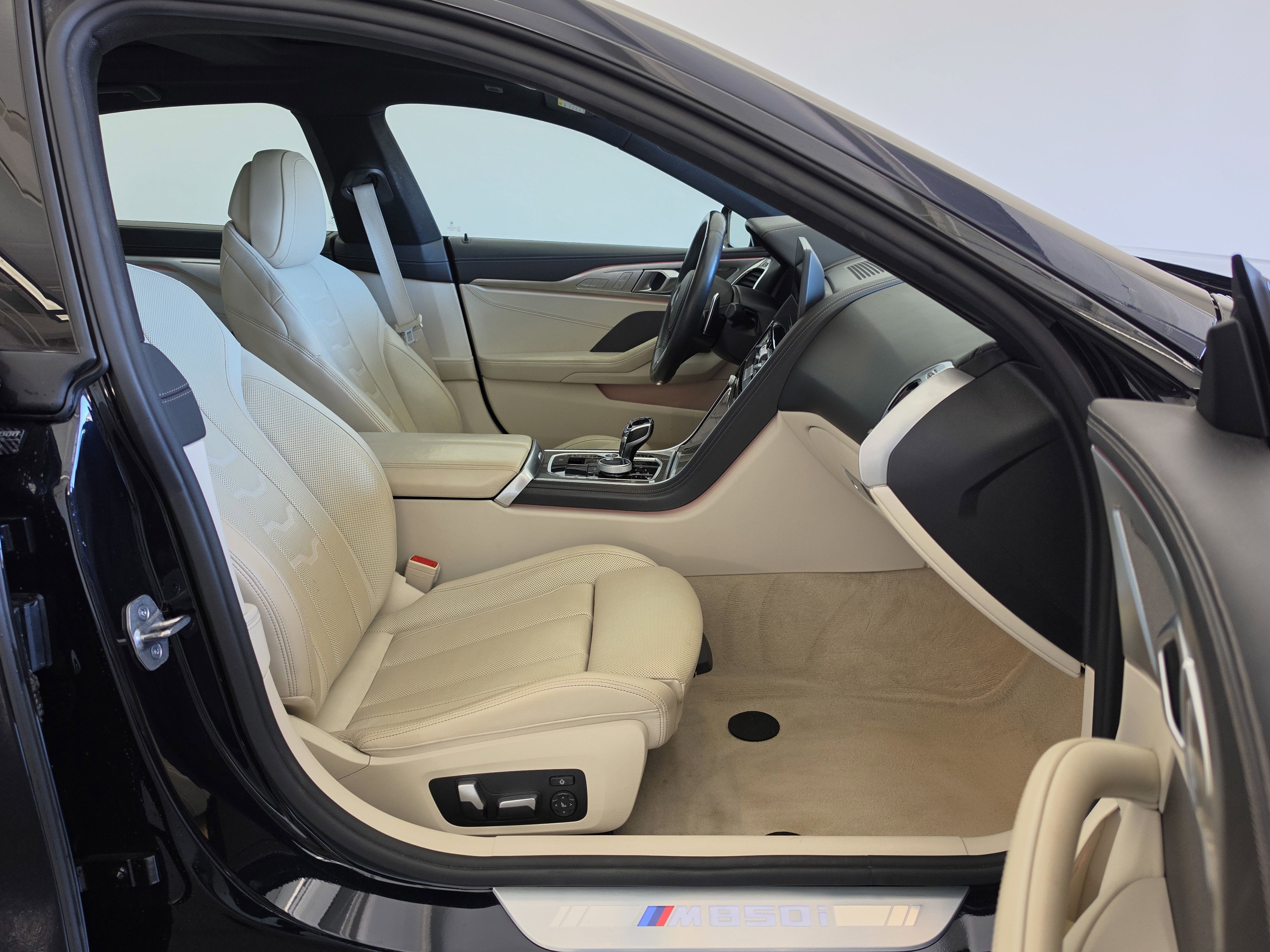 2024 BMW 8 Series M850i