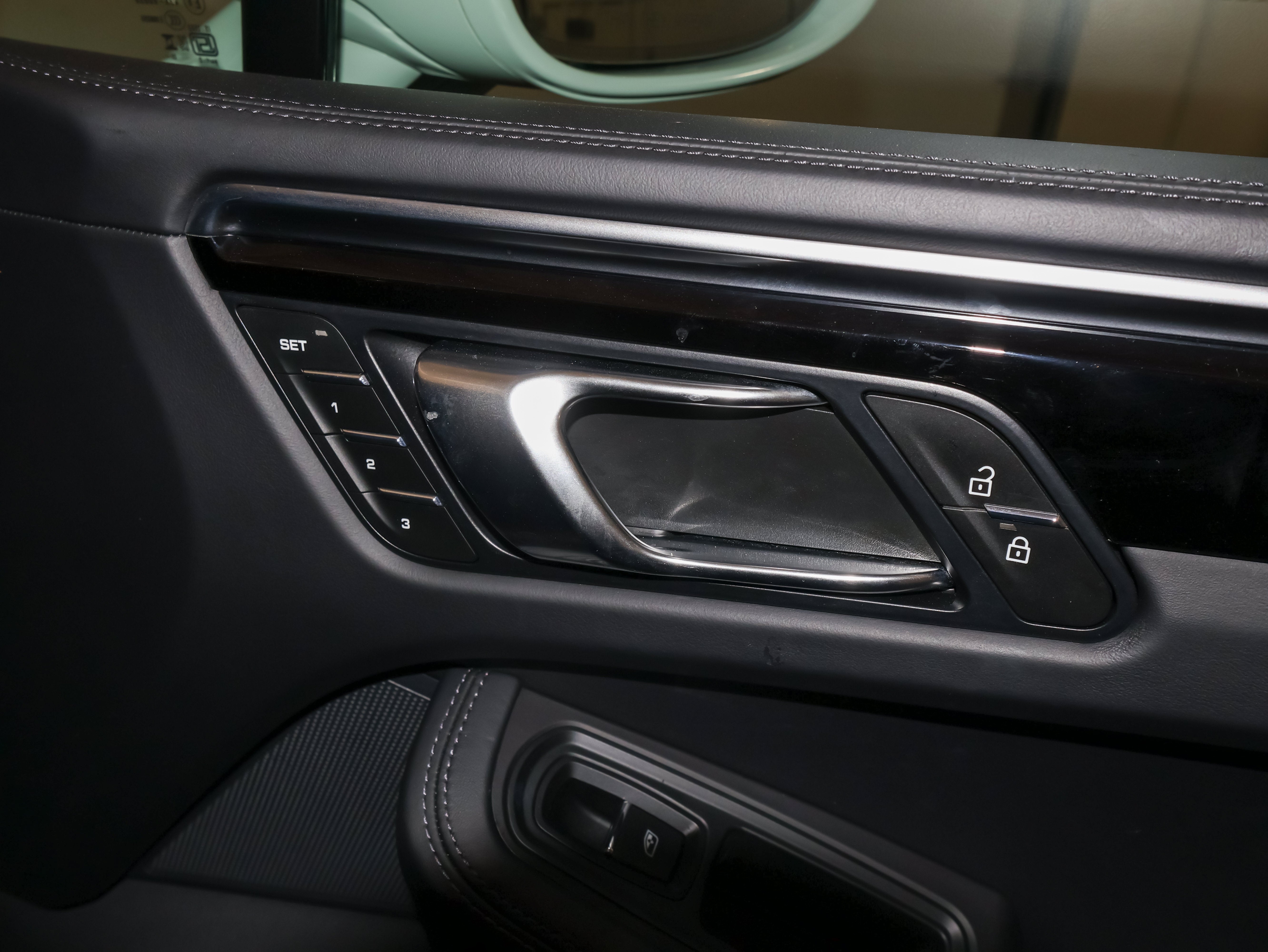 2024 Porsche Macan AWD