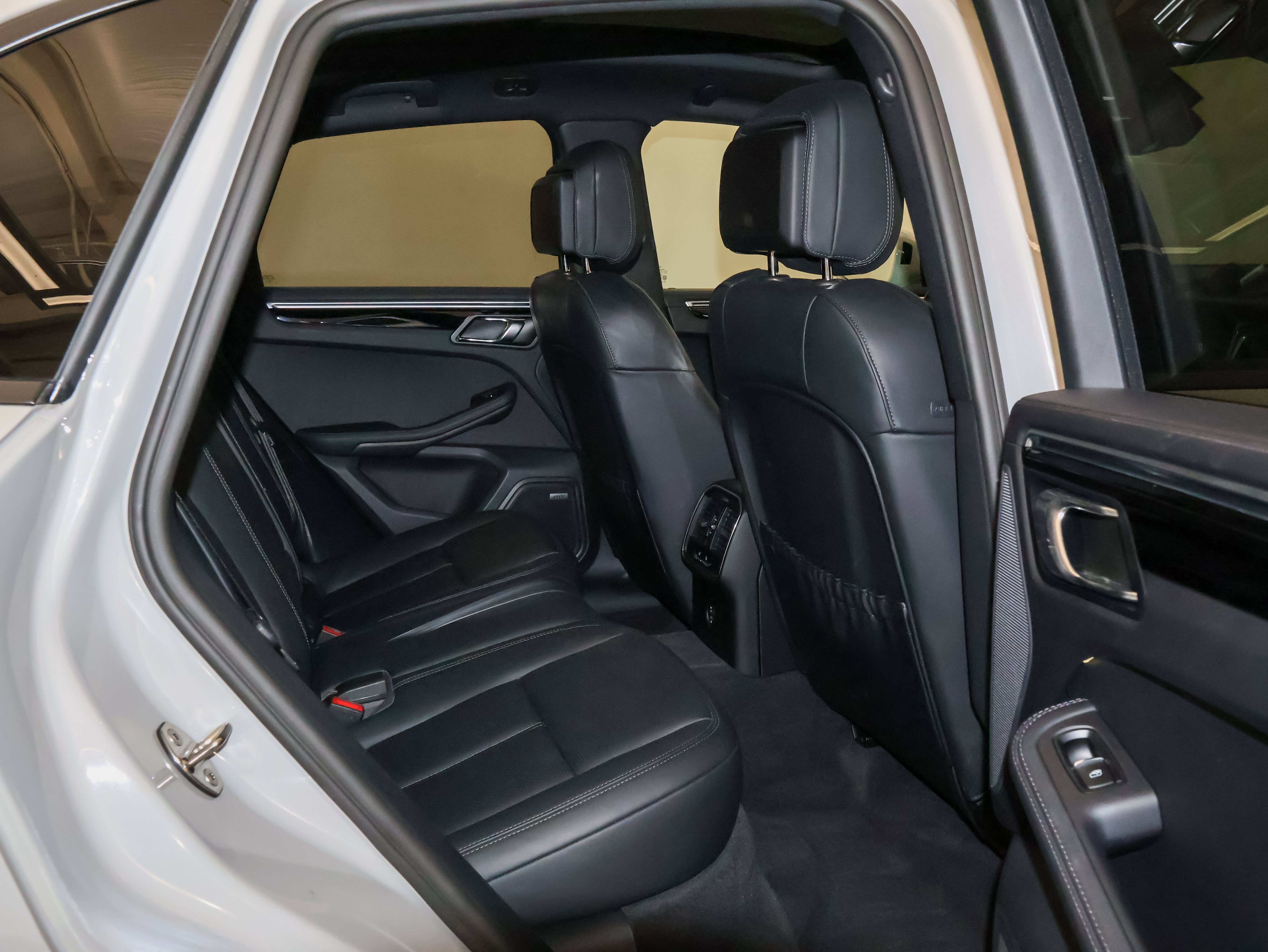 2024 Porsche Macan AWD