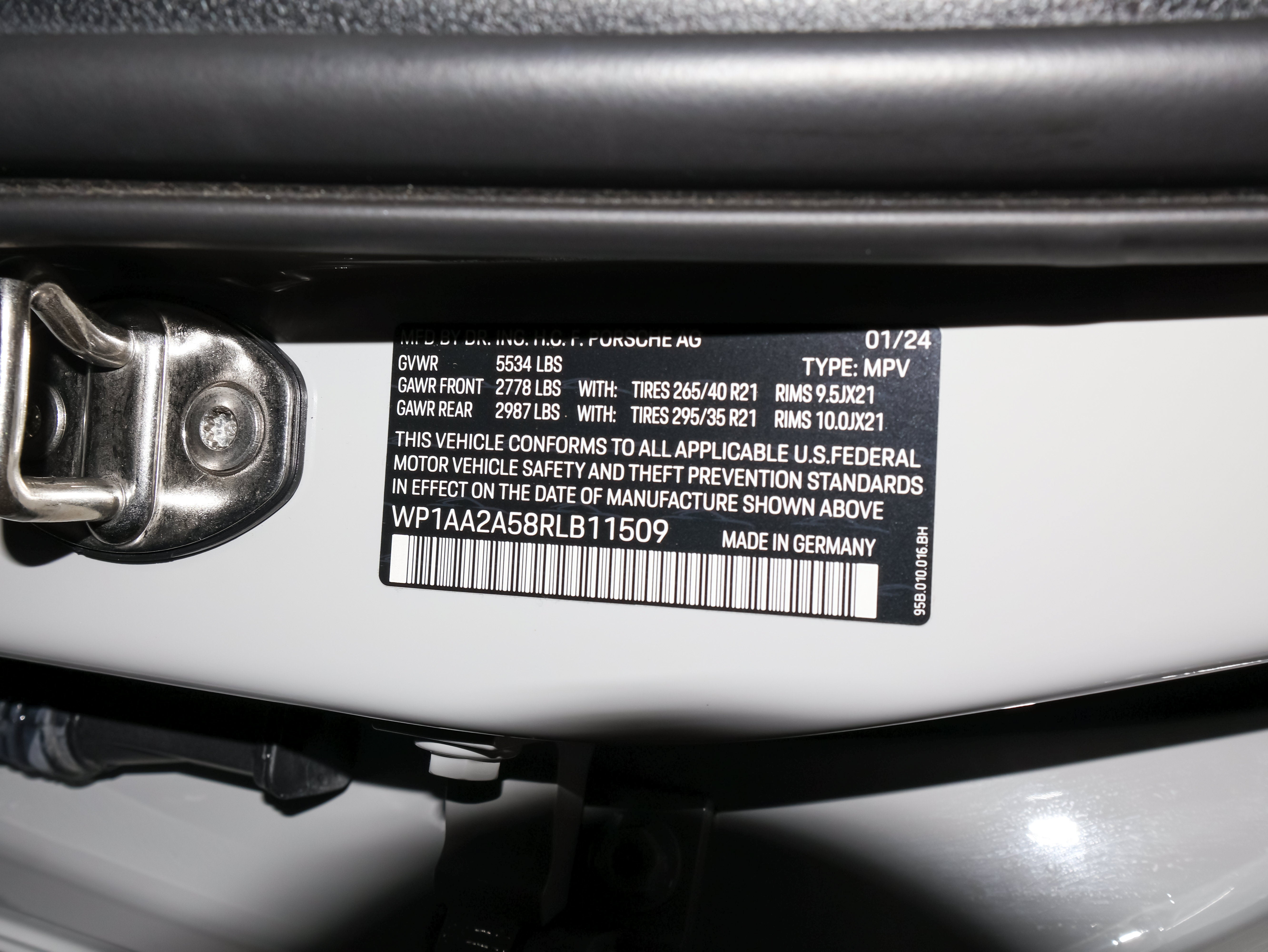 2024 Porsche Macan AWD