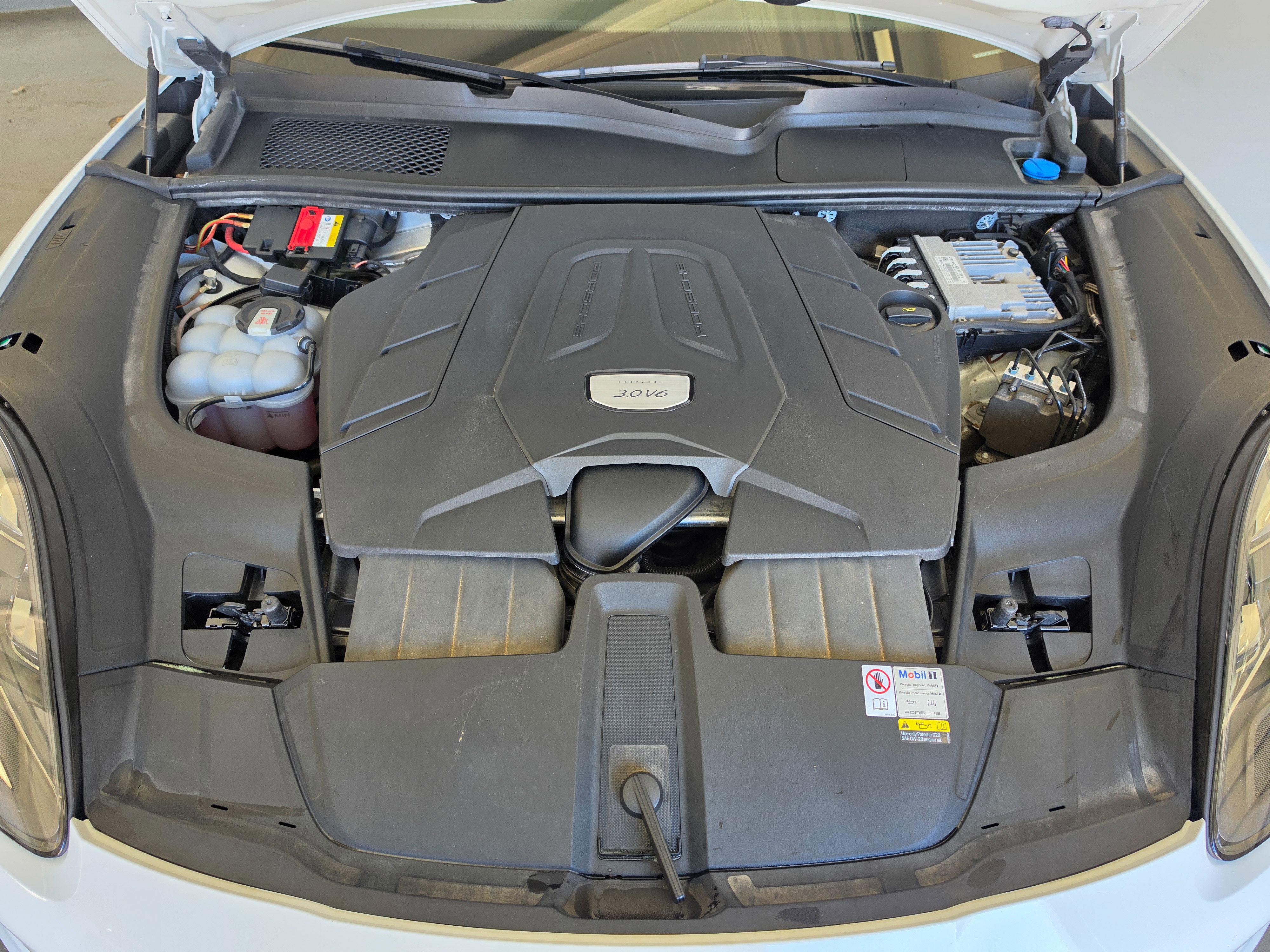 2022 Porsche Cayenne Base