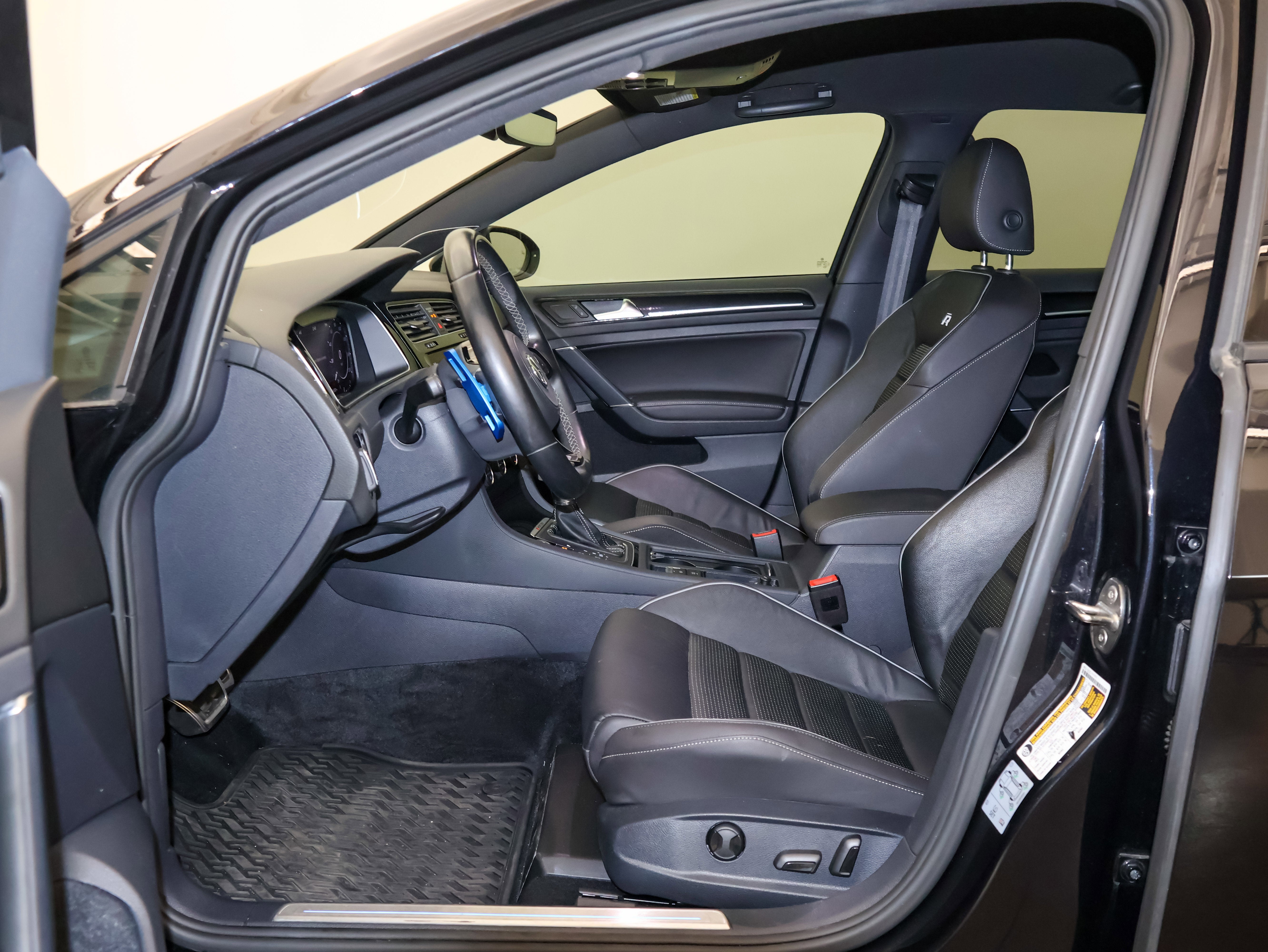 2019 Volkswagen Golf R DCC & Navigation 4Motion