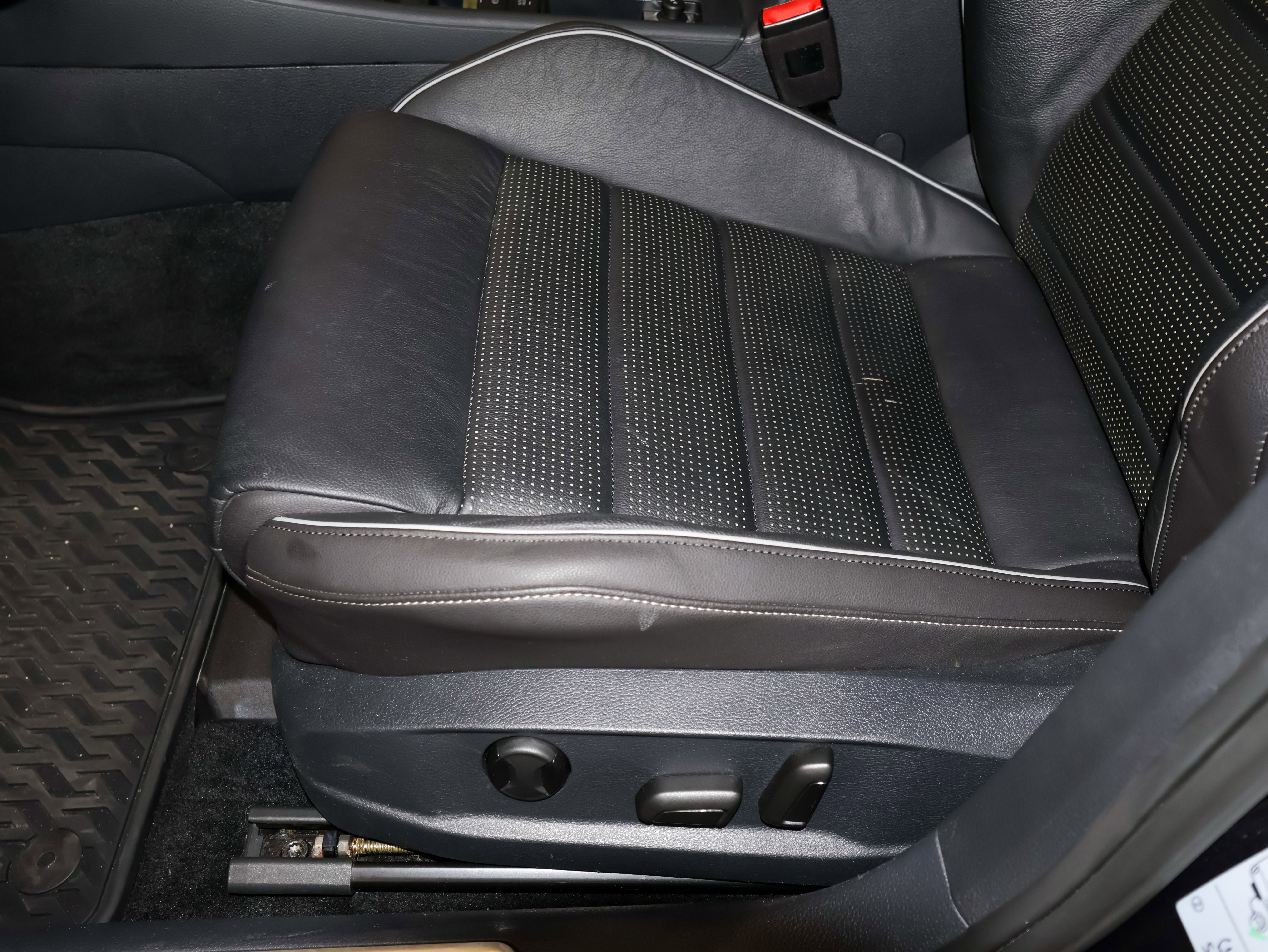 2019 Volkswagen Golf R DCC & Navigation 4Motion