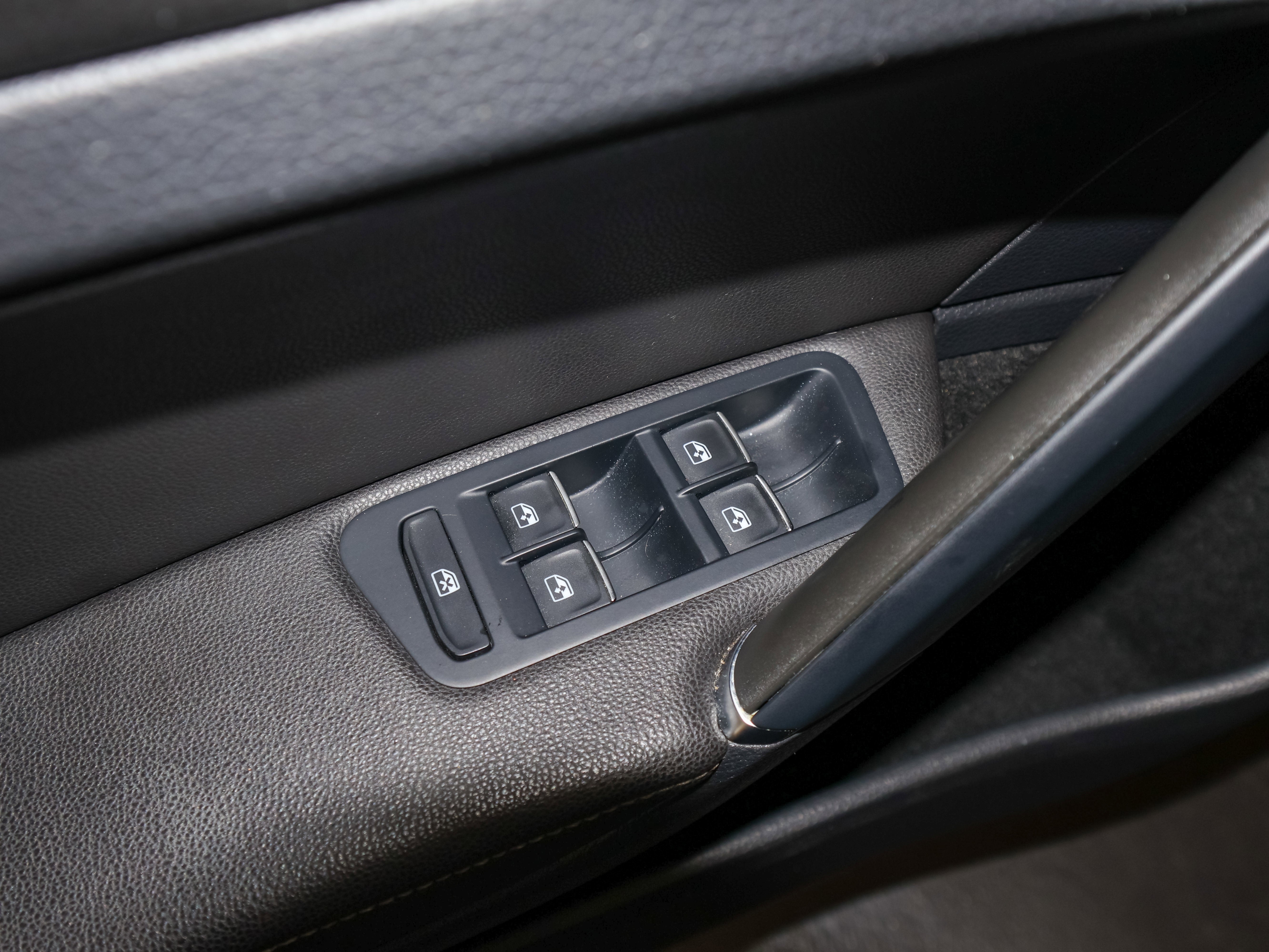 2019 Volkswagen Golf R DCC & Navigation 4Motion