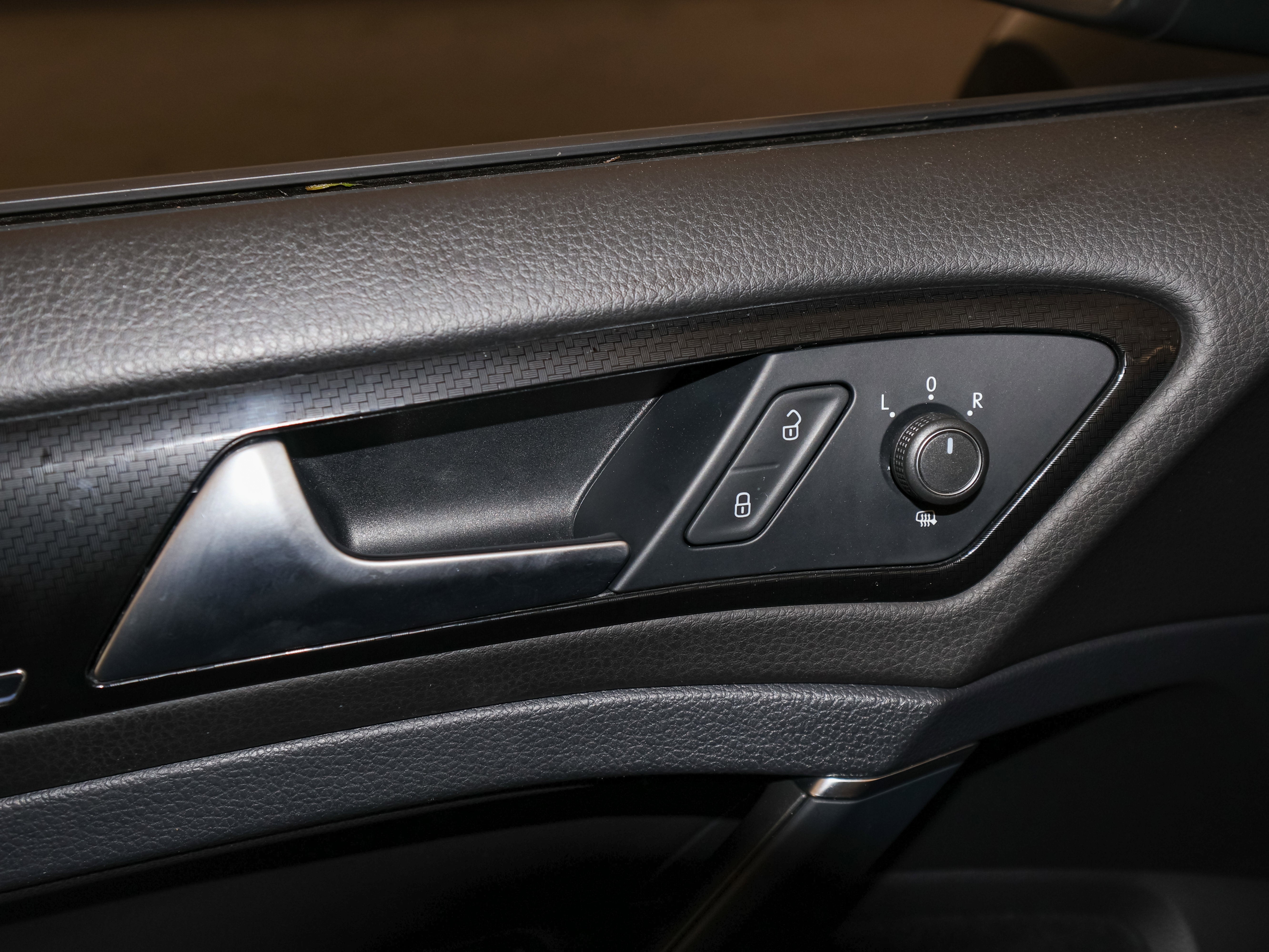 2019 Volkswagen Golf R DCC & Navigation 4Motion