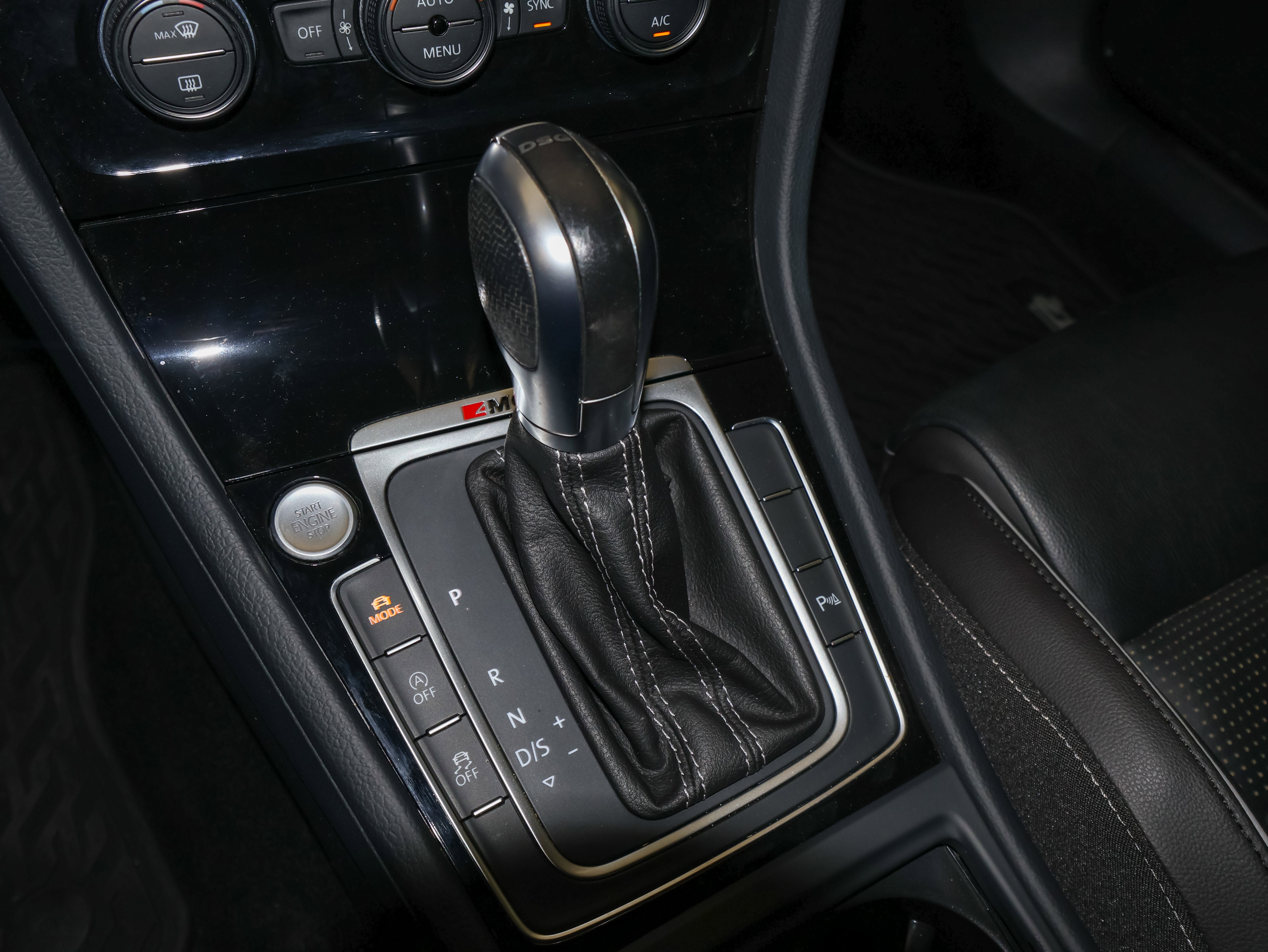 2019 Volkswagen Golf R DCC & Navigation 4Motion