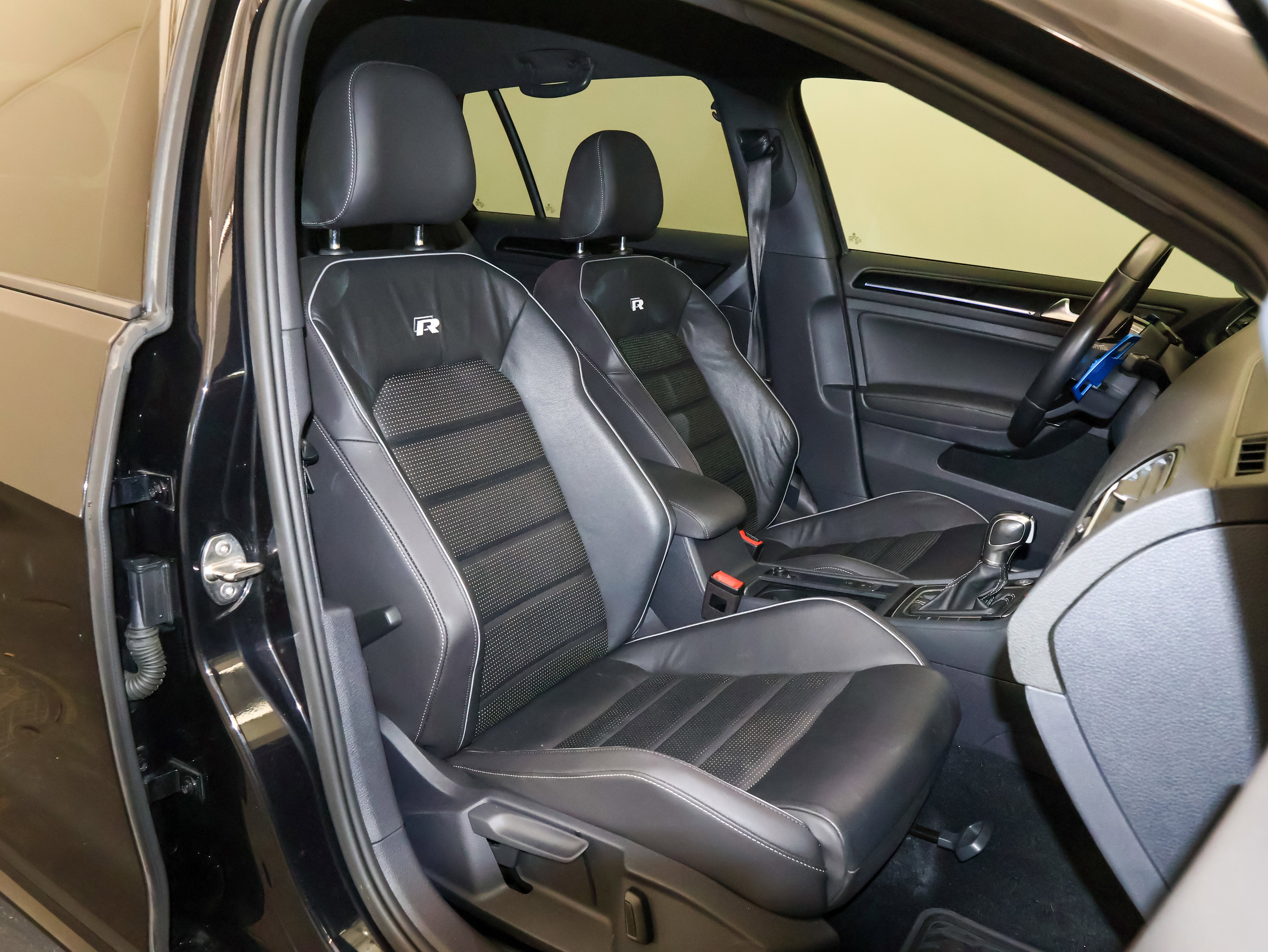 2019 Volkswagen Golf R DCC & Navigation 4Motion