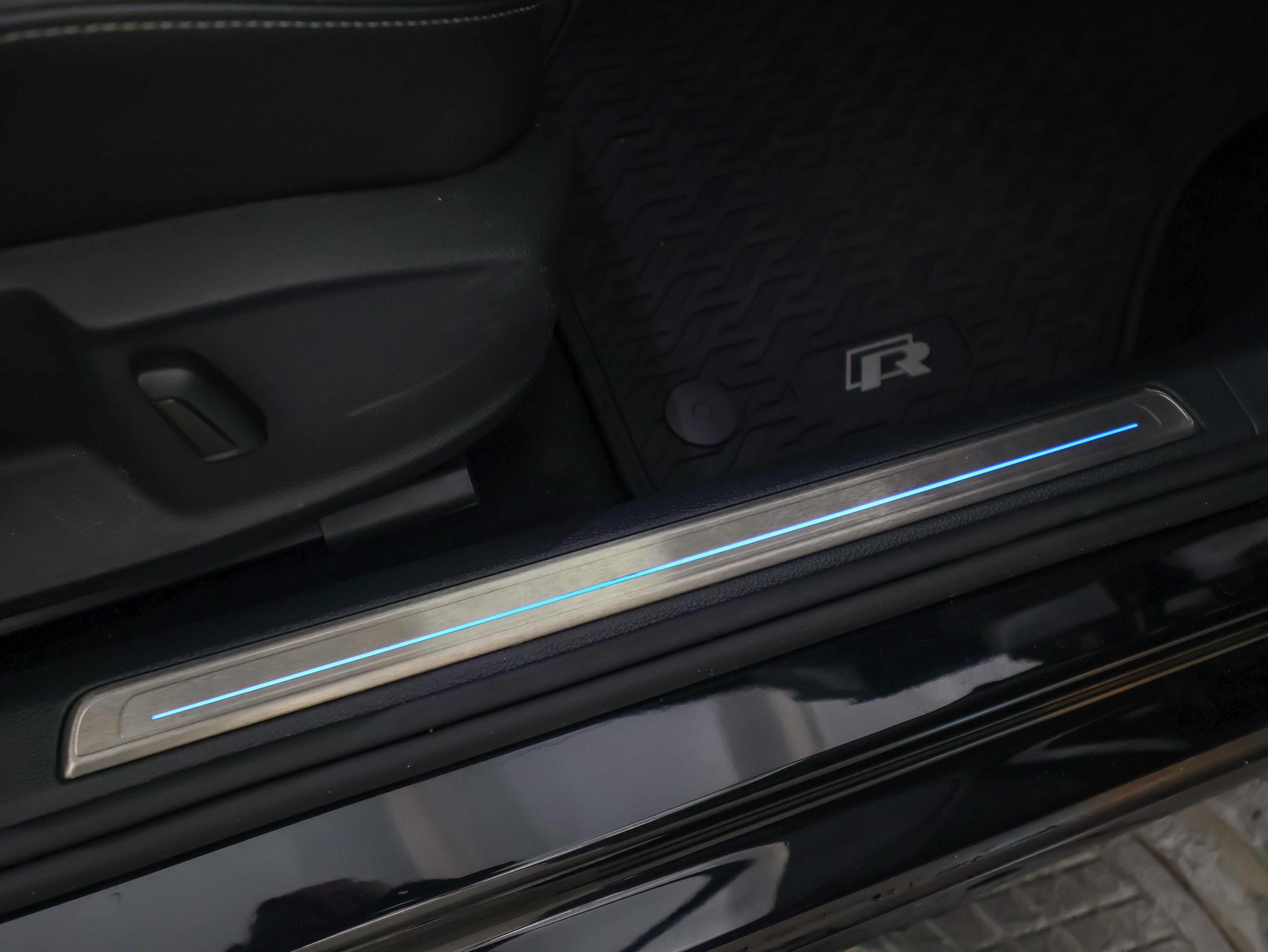 2019 Volkswagen Golf R DCC & Navigation 4Motion