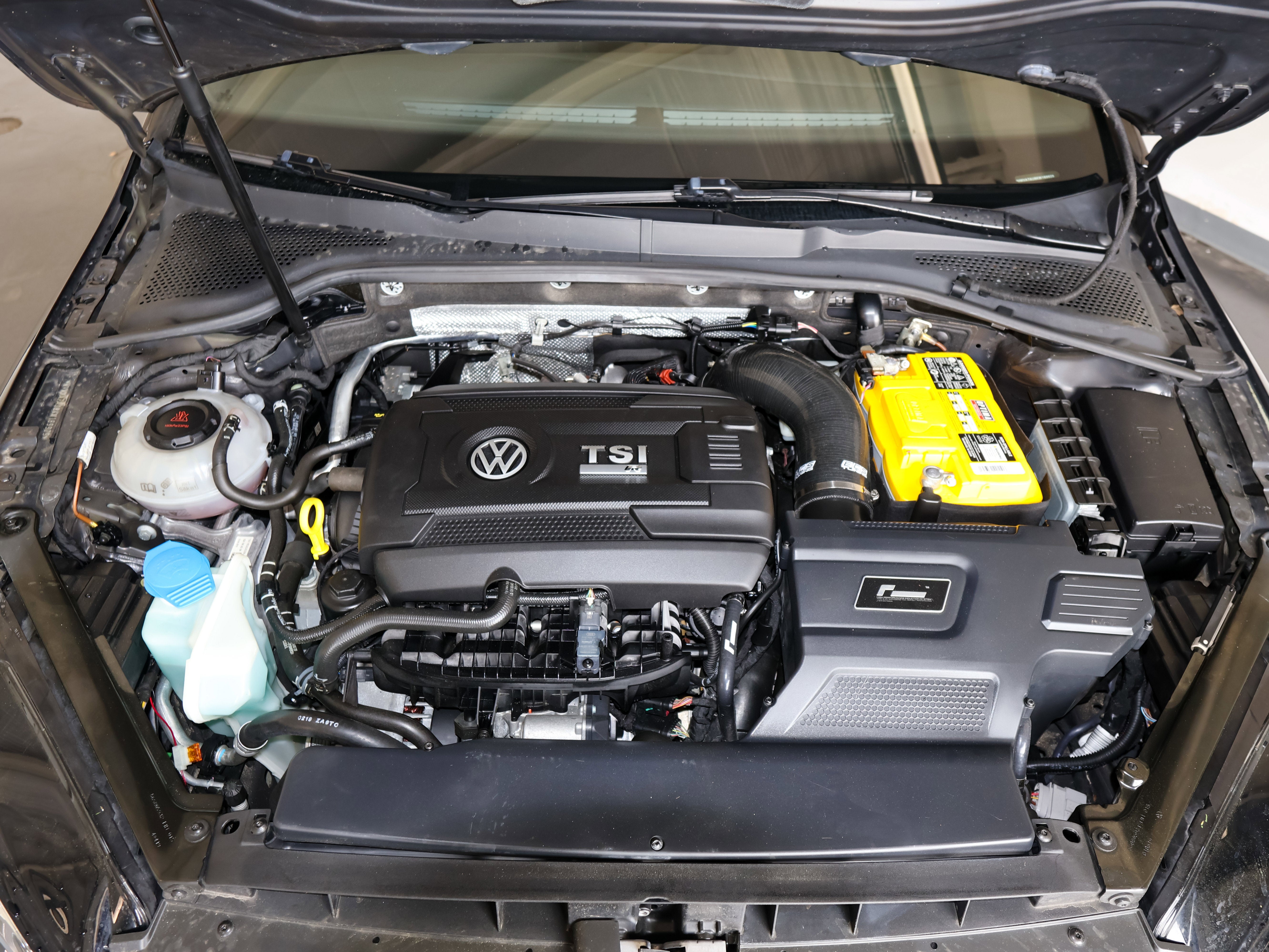 2019 Volkswagen Golf R DCC & Navigation 4Motion