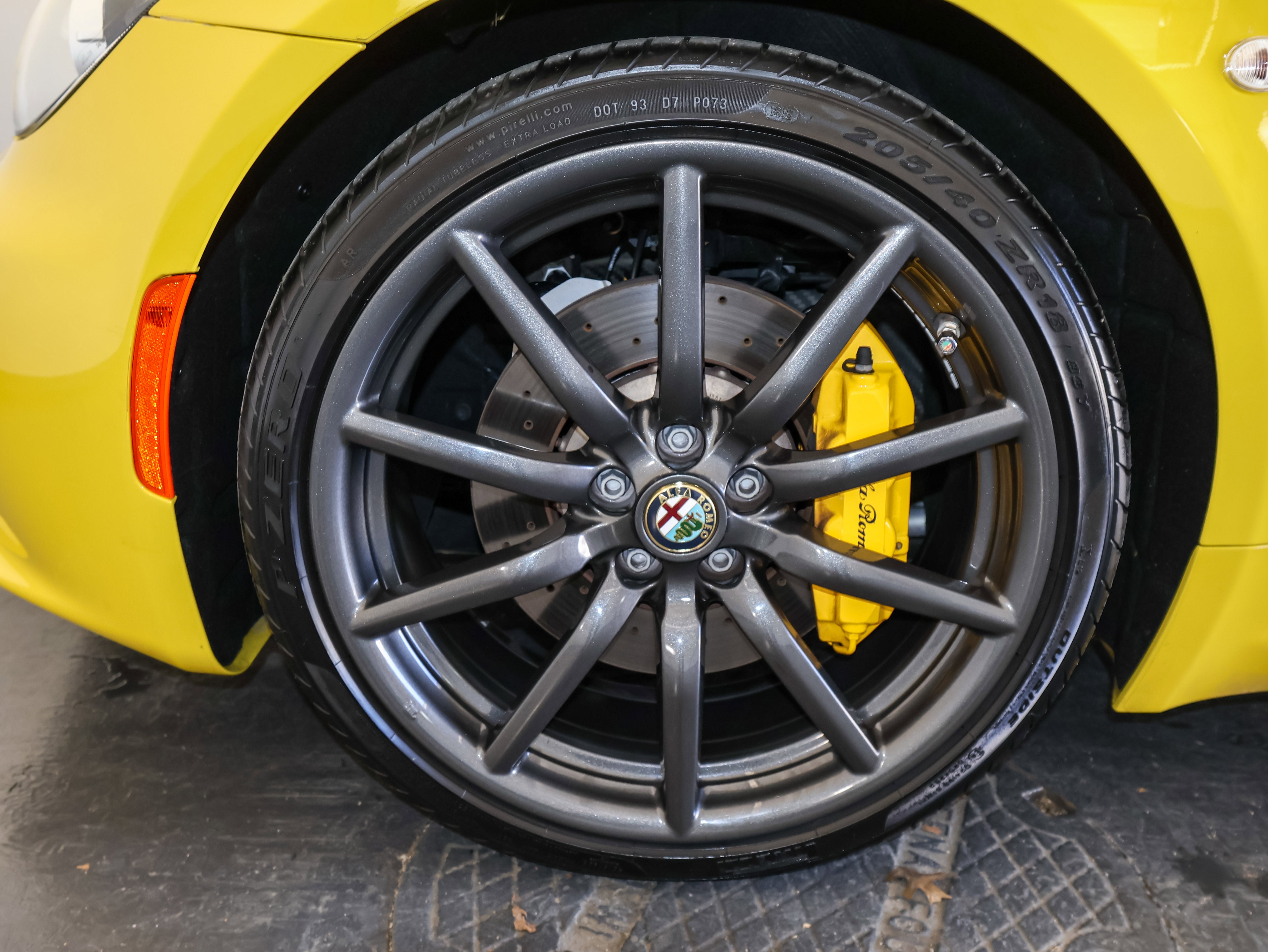 2015 Alfa Romeo 4C Base