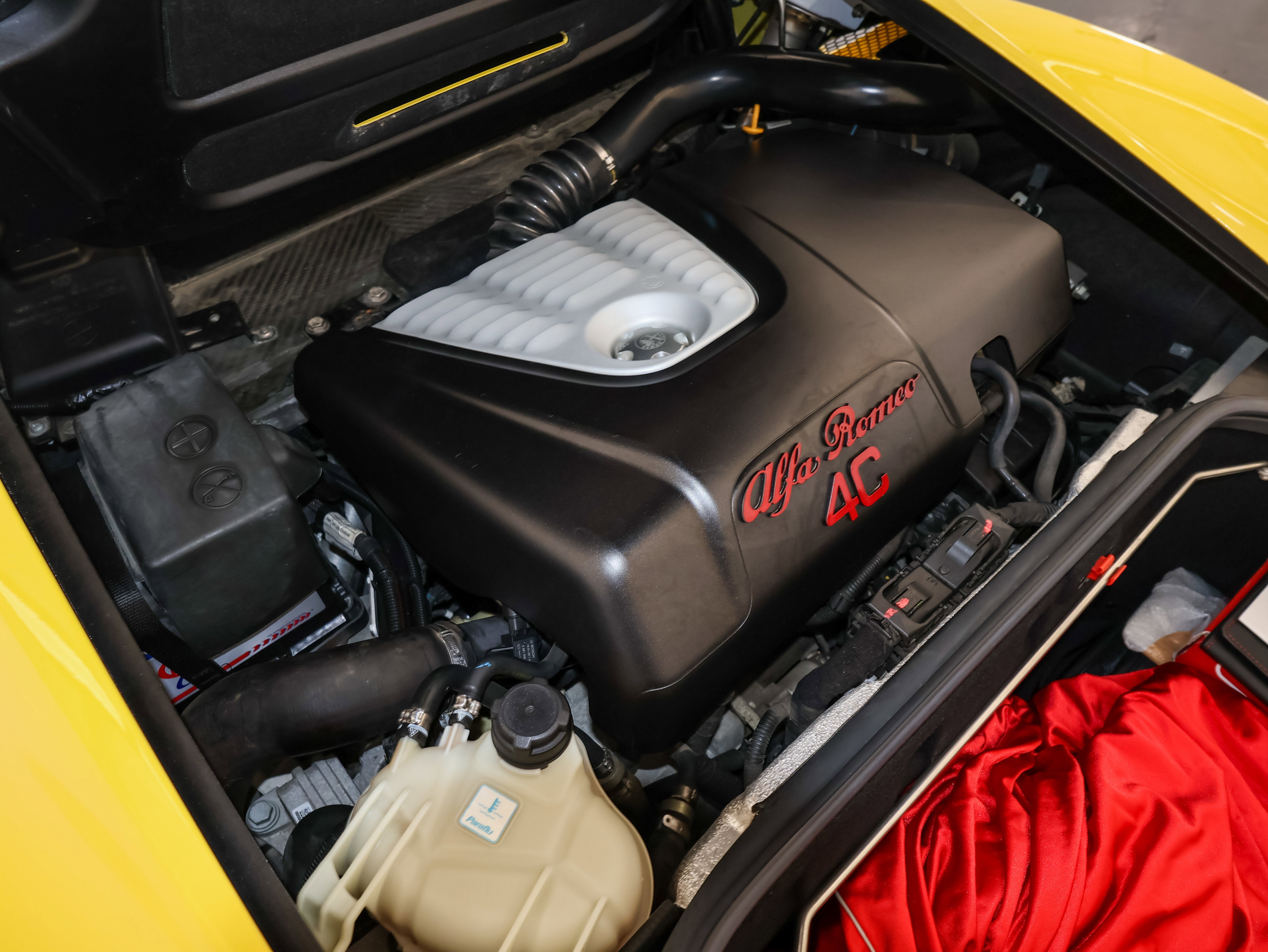 2015 Alfa Romeo 4C Base