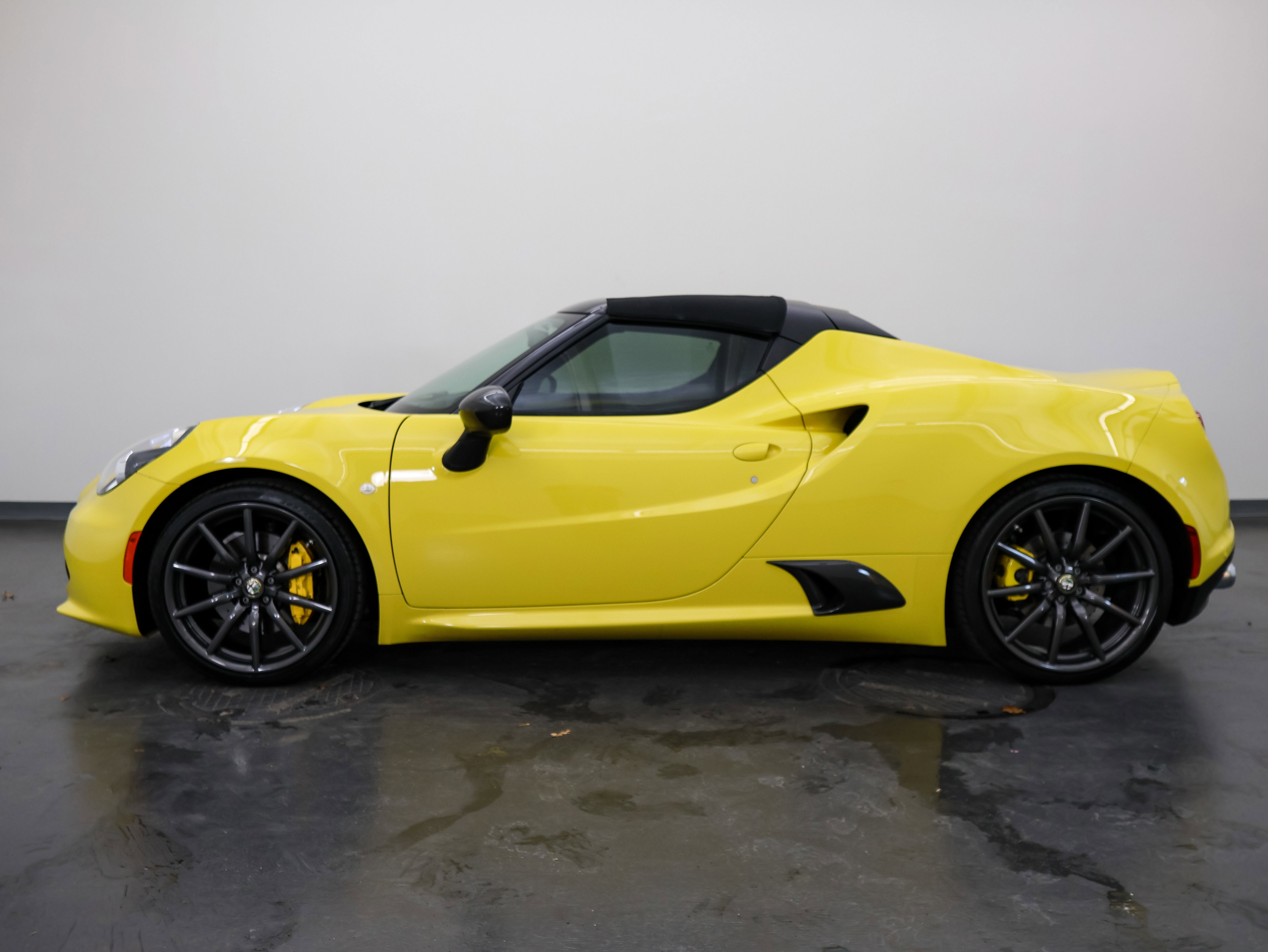 2015 Alfa Romeo 4C Base