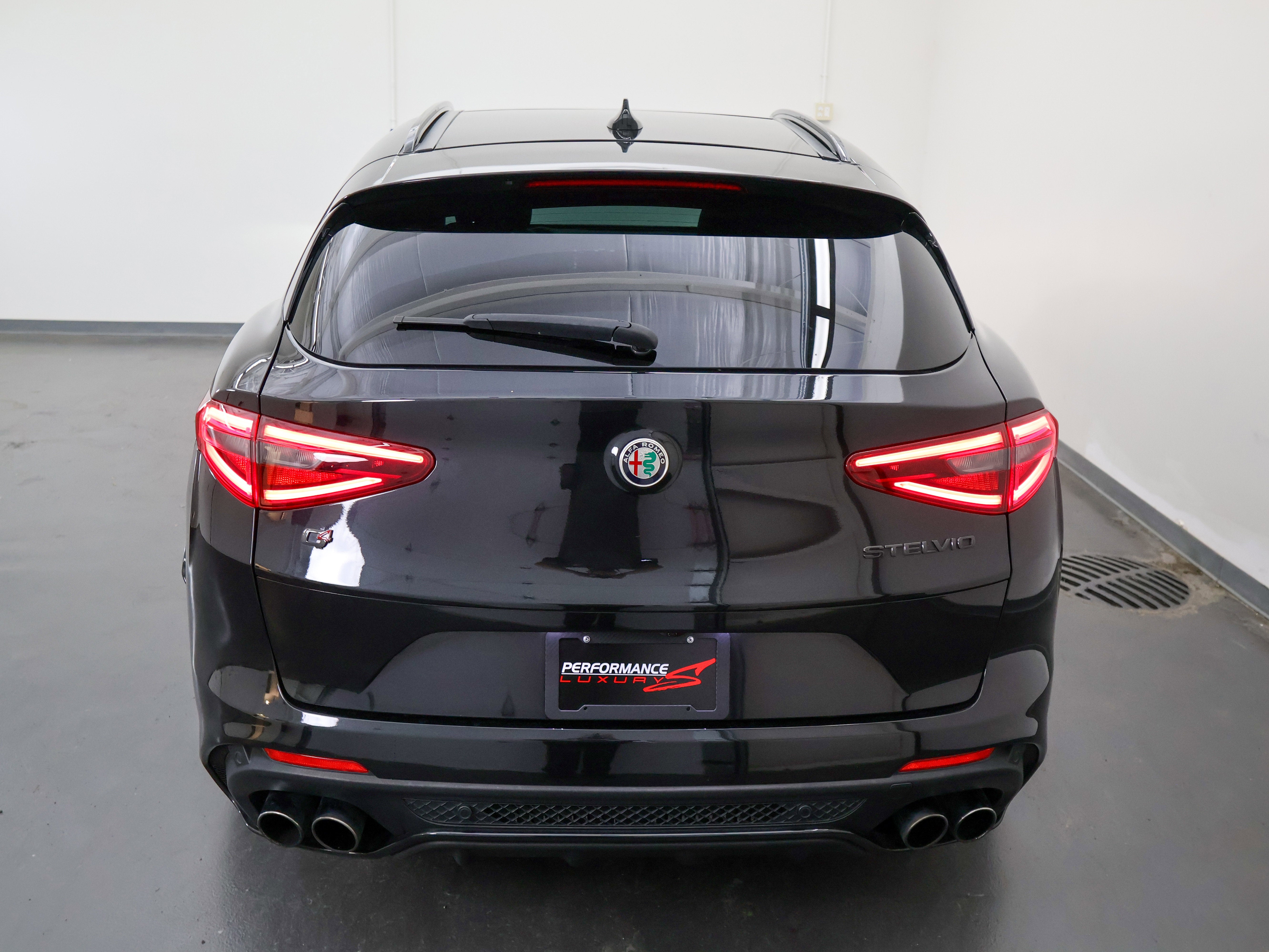 2022 Alfa Romeo Stelvio Quadrifoglio