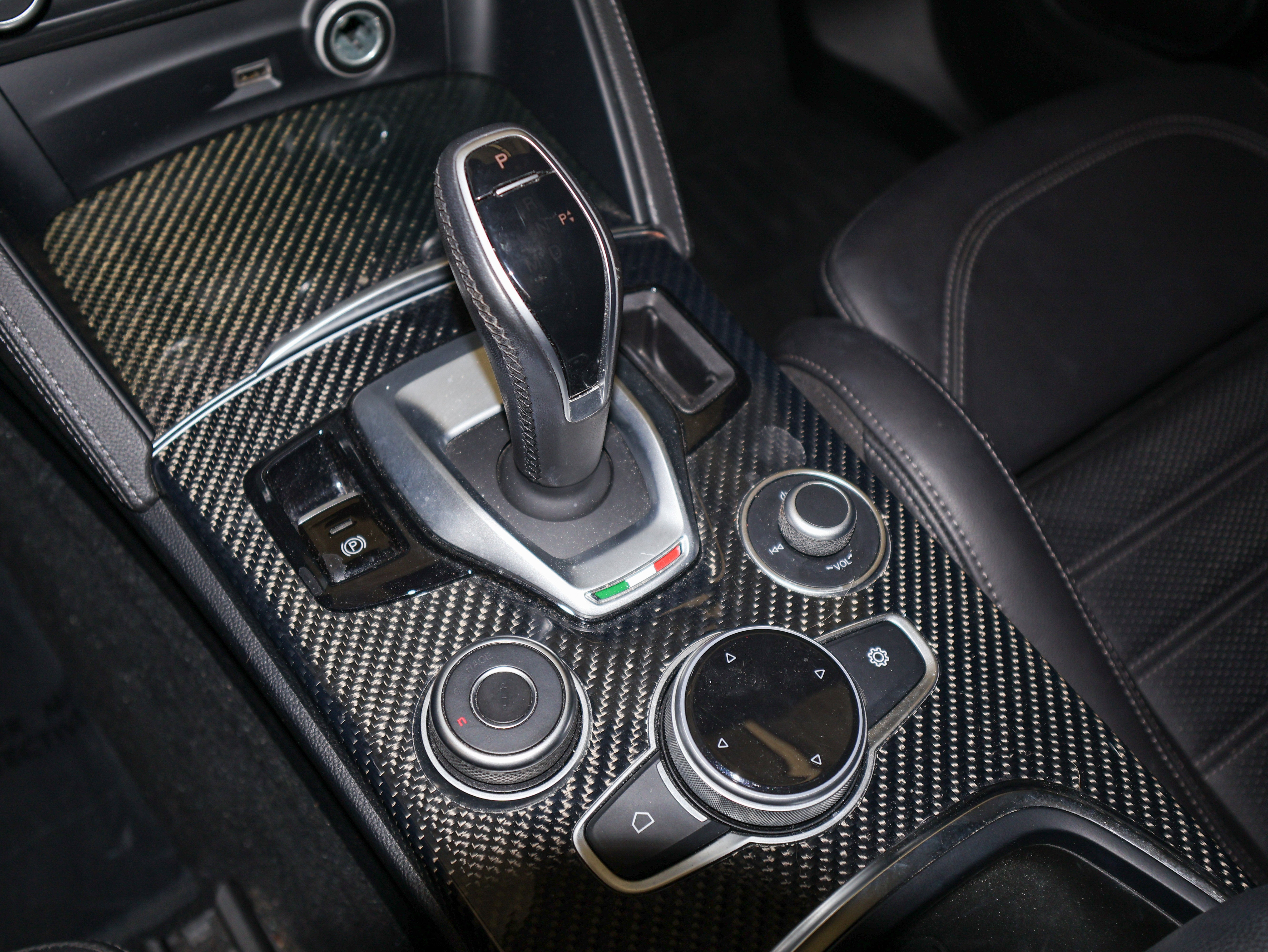 2022 Alfa Romeo Stelvio Quadrifoglio