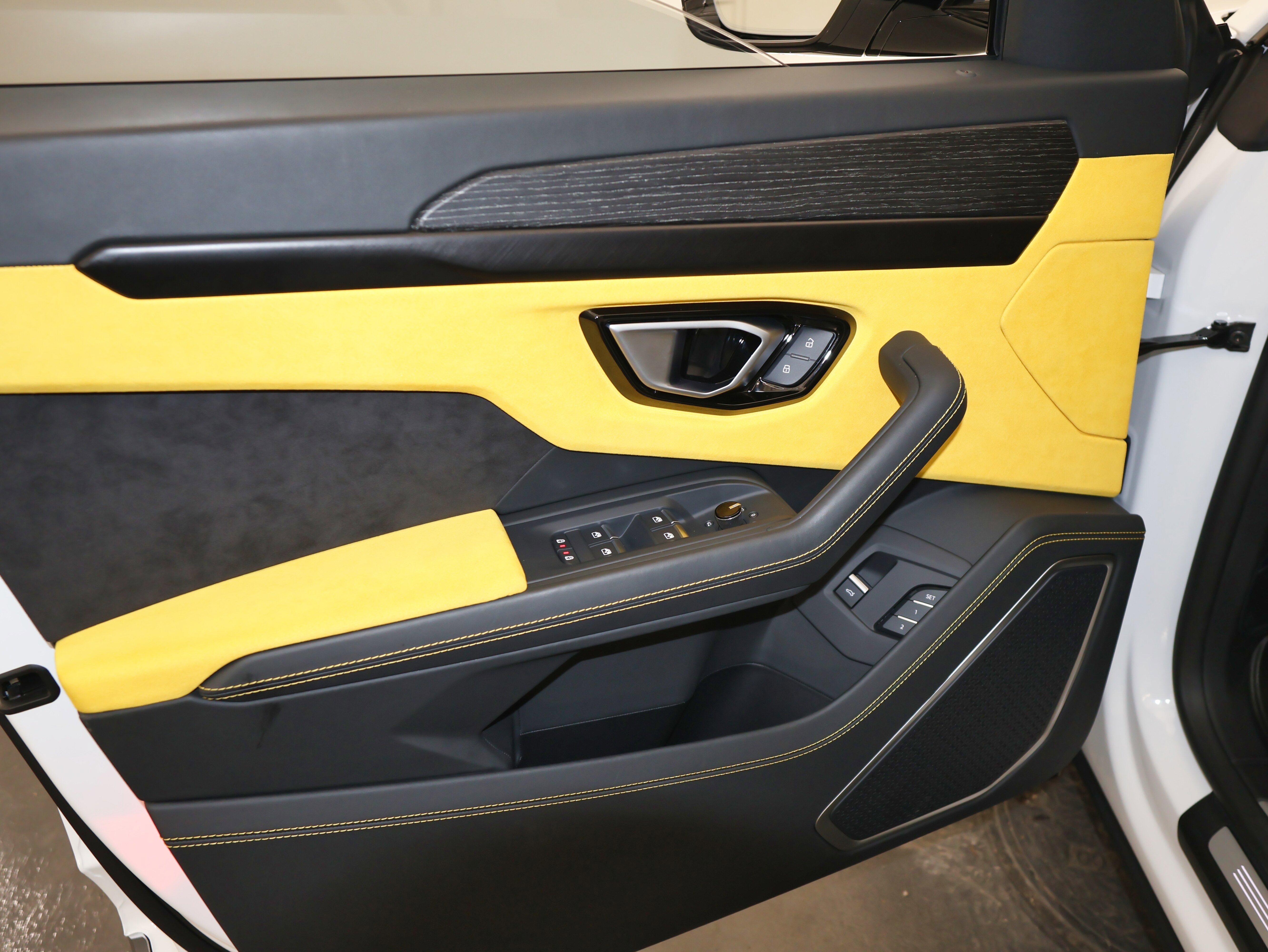 2022 Lamborghini Urus Base