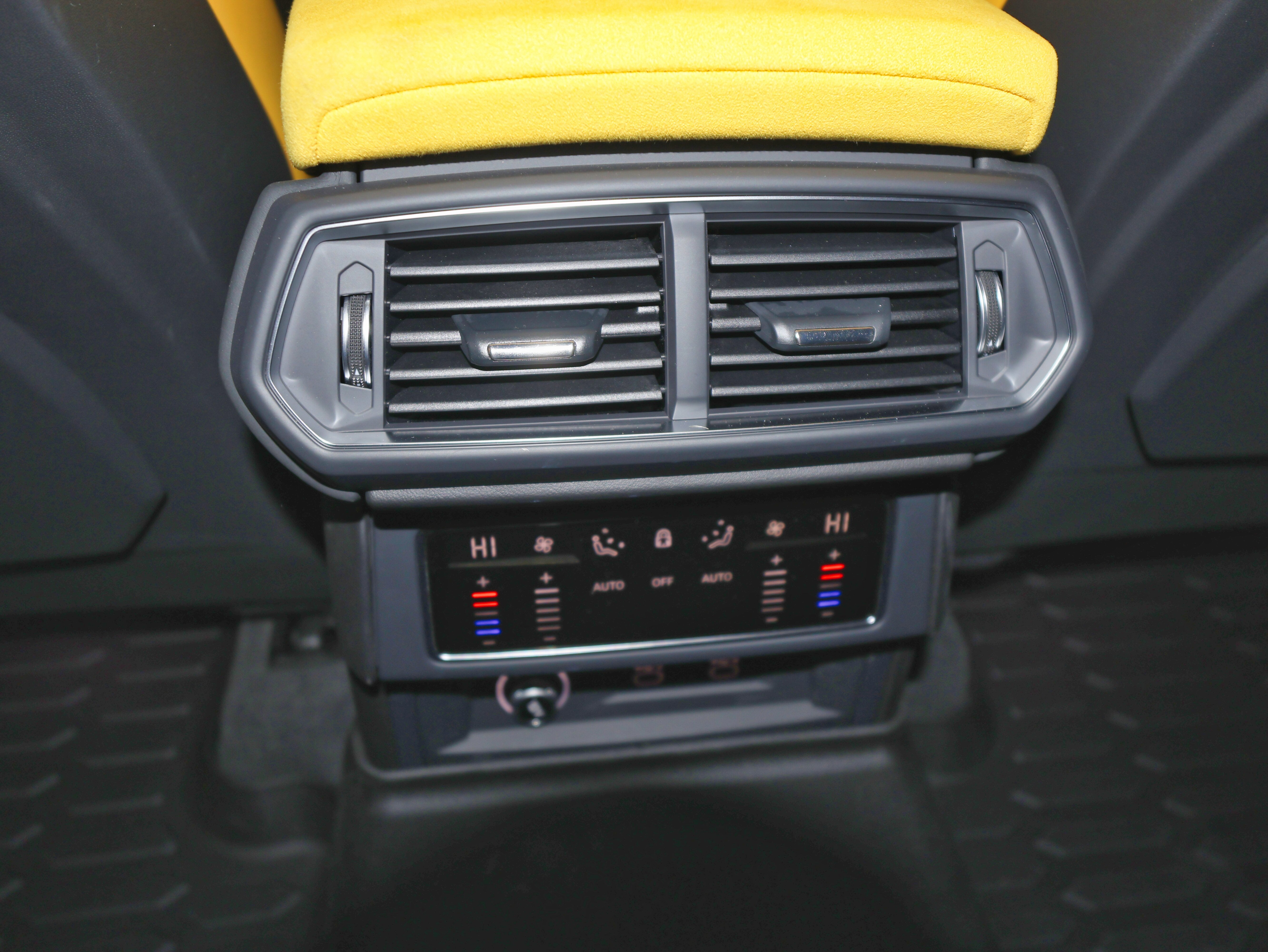 2022 Lamborghini Urus Base